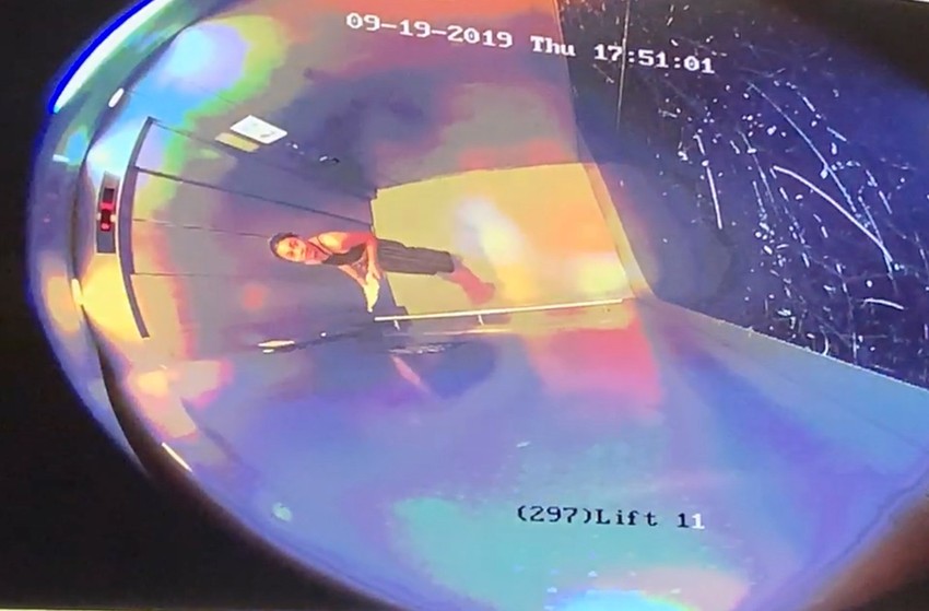 Čan Jin Lam na snimcima nadzornih kamera u kampusu HKDI