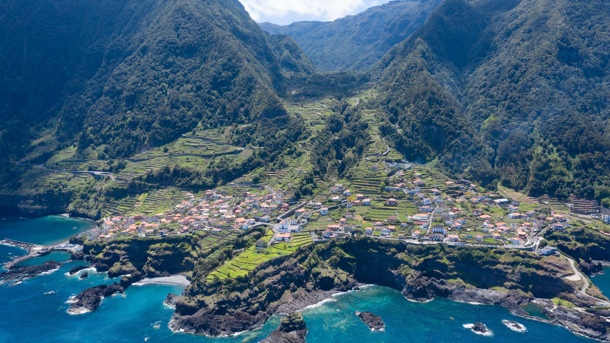 Madeira je najobľúbenejšou portugalskou destináciou, spiatočné letenky aktuálne začínajú na cenovke od 210 eur