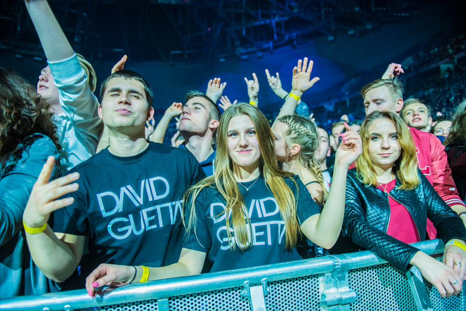 Publiczność na koncercie Davida Guetty w Tauron Arena Kraków