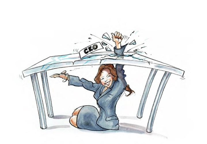 W ostatnim pokoleniu kobiety zaczęły zdobywać wyższe poziomy wykształcenia niż mężczyźni, a amerykańskie uniwersytety na poziomie licencjatu kończy około 50% więcej kobiet niż mężczyzn. Kobiety stanowią obecnie prawie połowę wszystkich absolwentów kierunków biznesowych. A jednak w 2017 r. tylko 6,4% prezesów z listy Fortune 500 to kobiety - choć średnio zarabiają one więcej niż mężczyźni na tych samych stanowiskach.
<br>
Zbliża się zmiana - nie dlatego, że jest 'sprawiedliwa', ale z praktycznego powodu, że kobiety wykorzystujące swój potencjał są ostatnią drogą do skutecznego zwiększenia zatrudnienia bez zwiększenia liczby ludności w¬¬ naszych niskoproduktywnych i starzejących się gospodarkach. W 2018 sytuacja zmienia się diametralnie, a pod koniec roku kobiety zajmują pozycje prezesów w ponad 60 firmach z listy Fortune 500.