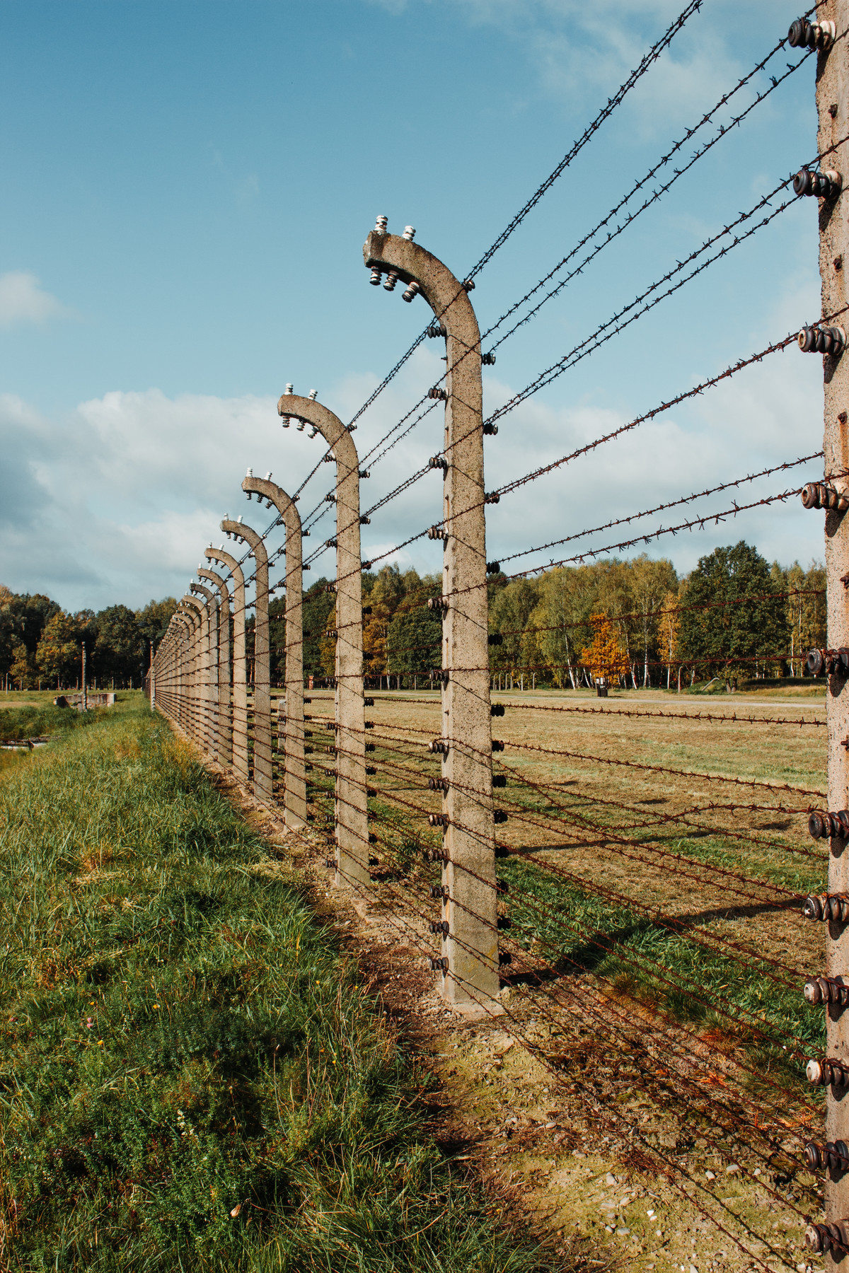 W Niemczech wrze. Teren byłego obozu sprzedany inwestorowi z branży nieruchomości