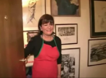 GLUMICA OTVORILA VRATA SVOJE OAZE NA VRAČARU: Sveće, umetnost i nostalgija - NEVEROVATNI DETALJI ukrali svu pažnju! (FOTO)