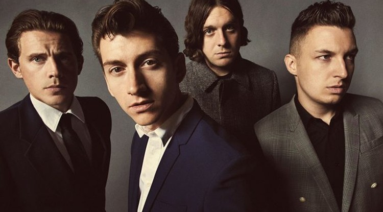 Még a szélvihar és a jégeső sem tudta legyőzni az Arctic Monkeys zenekart