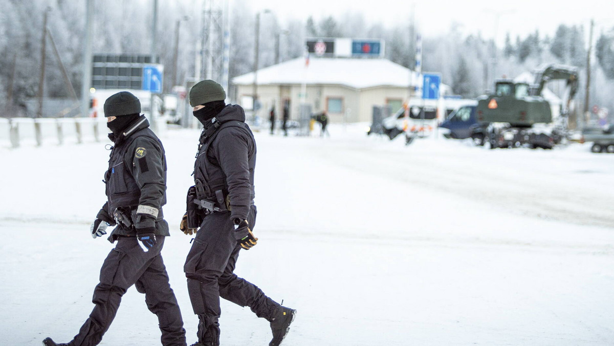 Kryzys na granicy w Finlandii. "Służby rozciągają zasieki tam, gdzie się da"