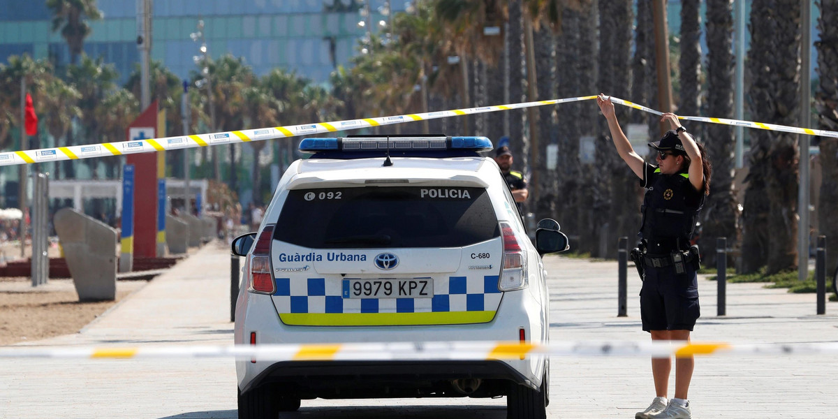 Ewakuacja plaży w Barcelonie. W morzu znaleziono bombę