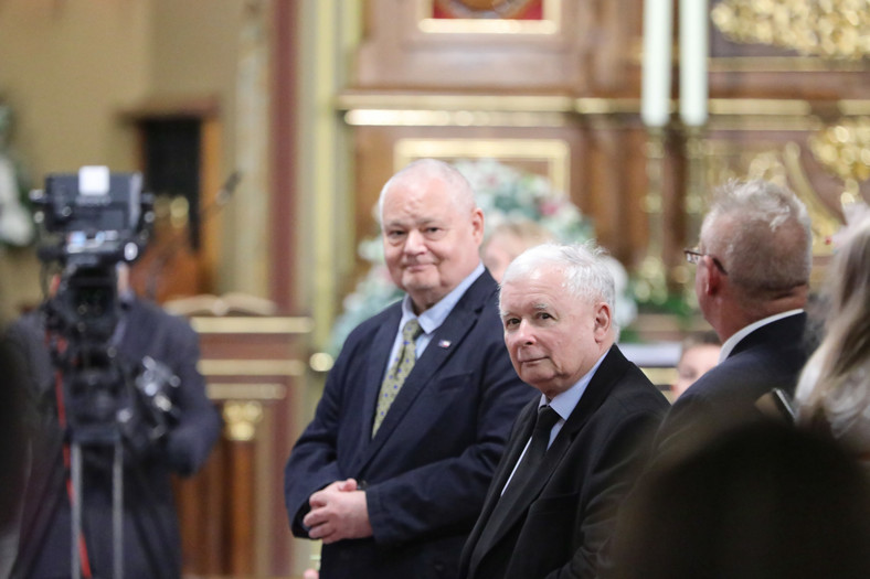 Adam Glapiński i Jarosław Kaczyński na ślubie Jacka Kurskiego (18.07.2020)