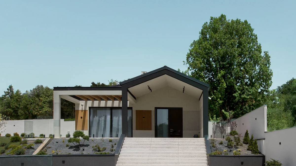 Porodična kuća na Kosmaju sa bazenom za opuštanju tokom prolećnih večeri: Kako moderna arhitektura menja tradicionalne norme gradnje (FOTO)