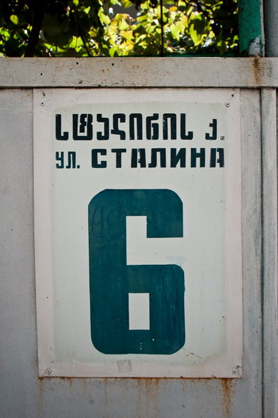 Ulica Stalina – pewnie ma już inną nazwę, ale kto by pamiętał o zmianie tabliczki. Posesja nr 6