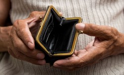 Ponad połowa Polaków obawia się pogorszenia ich sytuacji materialnej [SONDAŻ]