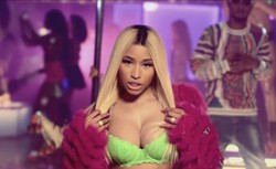 Rae Sremmurd, dziewczyny na wrotkach i Nicki Minaj w staniku