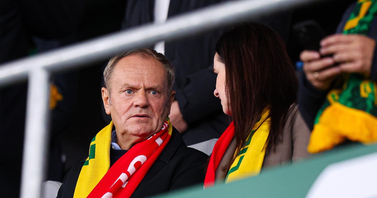 Tusk reaguje na okrzyki podczas meczu. Tych nie przetłumaczył premier Litwy