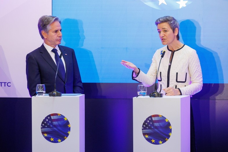 Antony Blinken, sekretarz stanu USA, i Margrethe Vestager,  wiceprzewodnicząca KE odpowiedzialna za Europę na miarę ery cyfrowej. Spotkanie amerykańsko-unijnej Rady Handlu i Technologii w Leuven, 5 kwietnia br.