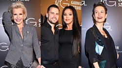 Elegancka Racewicz, Bomba u boku Collinsa. Gwiazdy na premierze w Garnizonie Sztuki [FOTO]