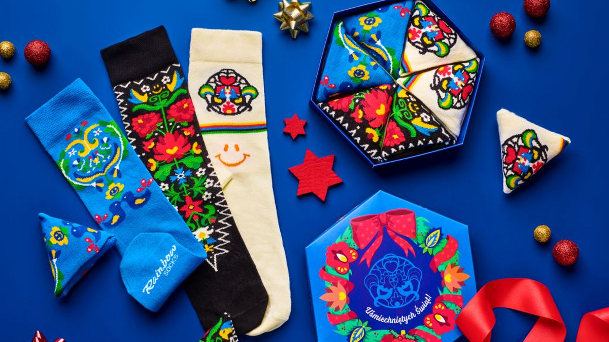 Amazon.pl tworzy limitowaną serię świątecznych skarpetek z polskim  producentem Rainbow Socks i przeznacza cały dochód z ich sprzedaży na cele  charytatywne - Wiadomości