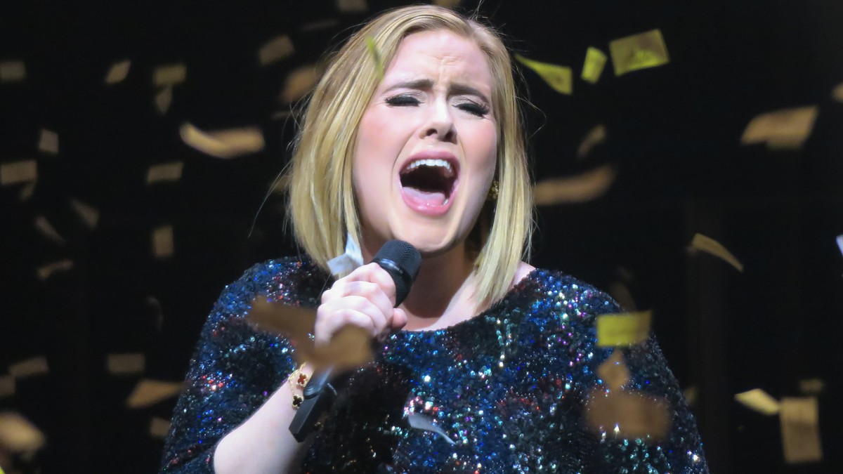 Mi történt? Jó ideig nem hallhatjuk Adele gyönyörű hangját