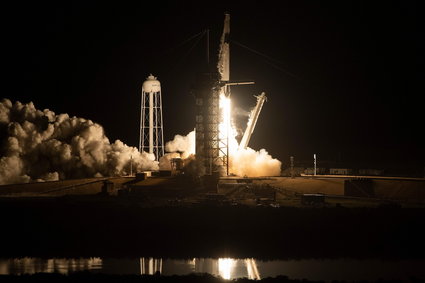 Na stację kosmiczną dotarła kapsuła zbudowana przez SpaceX