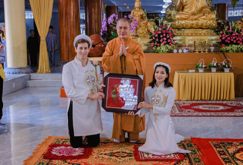 Polak wziął buddyjski ślub w Wietnamie