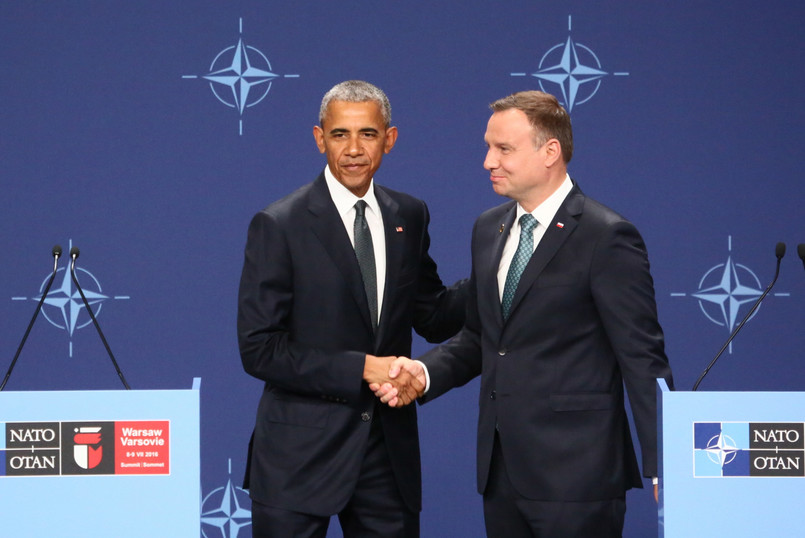 Prezydent RP Andrzej Duda oraz prezydent USA Barack Obama w trakcie wspólnego oświadczenia, po spotkaniu na stadionie PGE Narodowy w Warszawie.