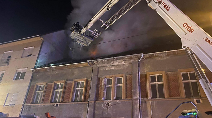 Két ember halt meg a győri tűzben / Fotó: Katasztrófavédelem