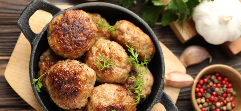 Kotlety mielone pulchne, cudownie miękkie i smakowite. Wystarczy dodać pół łyżeczki