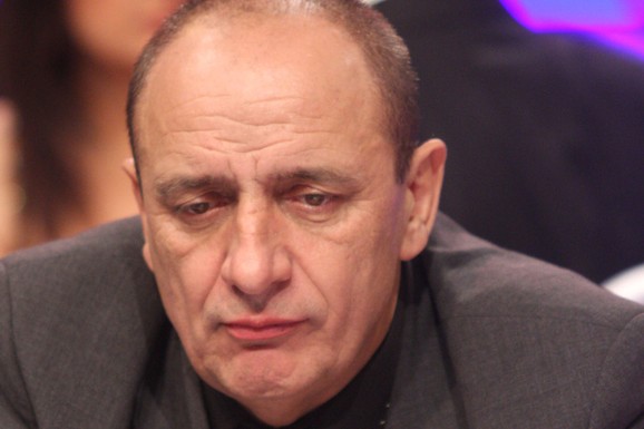 "I SADA MI JE PALA PENZIJA - PREŽIVLJAVAM" Pevač prima 28.000 dinara mesečno, a kolegama udario zabranu: "Ne dam da oživljavaju moje pesme"