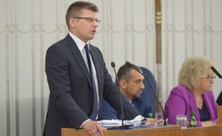 'Jeden artykuł mówi, że KRS proponuje 5 kandydatów, a w drugim mówi się o 3'. Warchoł: Nie ma tutaj niezgodności