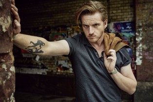 Polska jest ziemią pociętą starymi i nowymi granicami. Twardoch te granice forsuje