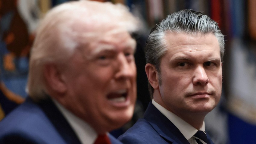 Tramp i američki ministar odbrane Pit Hegset | Foto: REUTERS/Evelyn Hockstein