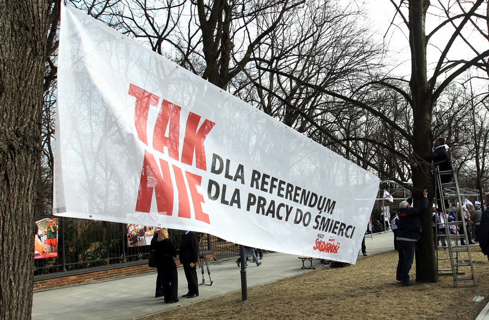 Protest przeciw wydłużeniu wieku emerytalnego fot. PAP/ Radek Pietruszka