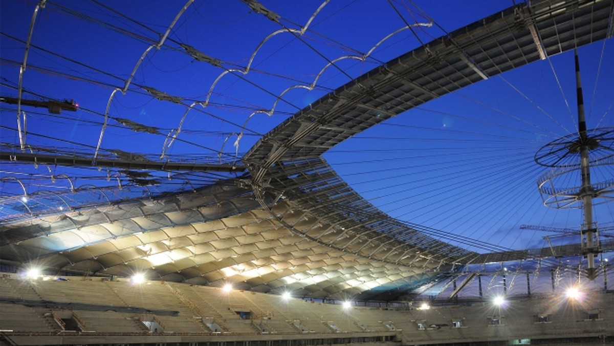 W środę Narodowe Centrum Sportu, działając w imieniu i na rzecz Skarbu Państwa, realizując budowę Stadionu Narodowego w Warszawie oraz będąc operatorem tego obiektu wezwało Generalnego Wykonawcę, Konsorcjum Alpine - Hydrobudowa - PBG, do natychmiastowego usunięcia w ciągu najbliższych 14 dni rażących naruszeń warunków umowy z dnia 4 maja 2009 roku. Mecz Polska - Niemcy, który ma się odbyć we wrześniu na otwarcie Stadiony Narodowego jest poważnie zagrożony.