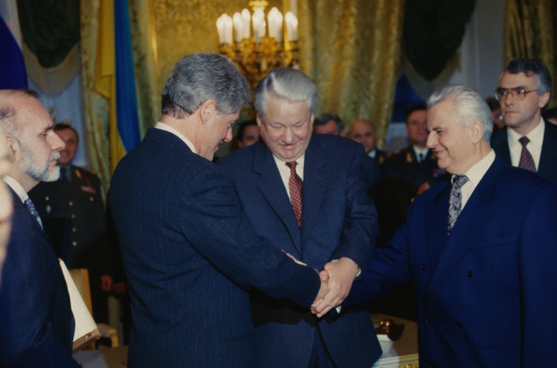 Prezydenci USA Bill Clinton, Rosji Borys Jelcyn i Ukrainy Leonid Kuczma podczas spotkania na Kremlu, styczeń 1994 r. 