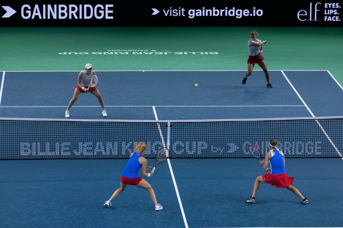 Marie Bouzkova i Katerina Siniakova kontra Iga Świątek i Katarzyna Kawa