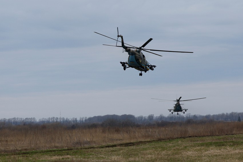 Ukrajinski helikopteri Mi-8 u borbenoj misiji u regionu Harkova 2. aprila