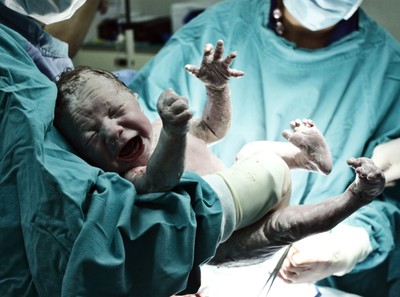 Jedna trzecia kobiet rodzących w czasie pandemii ma depresję poporodową