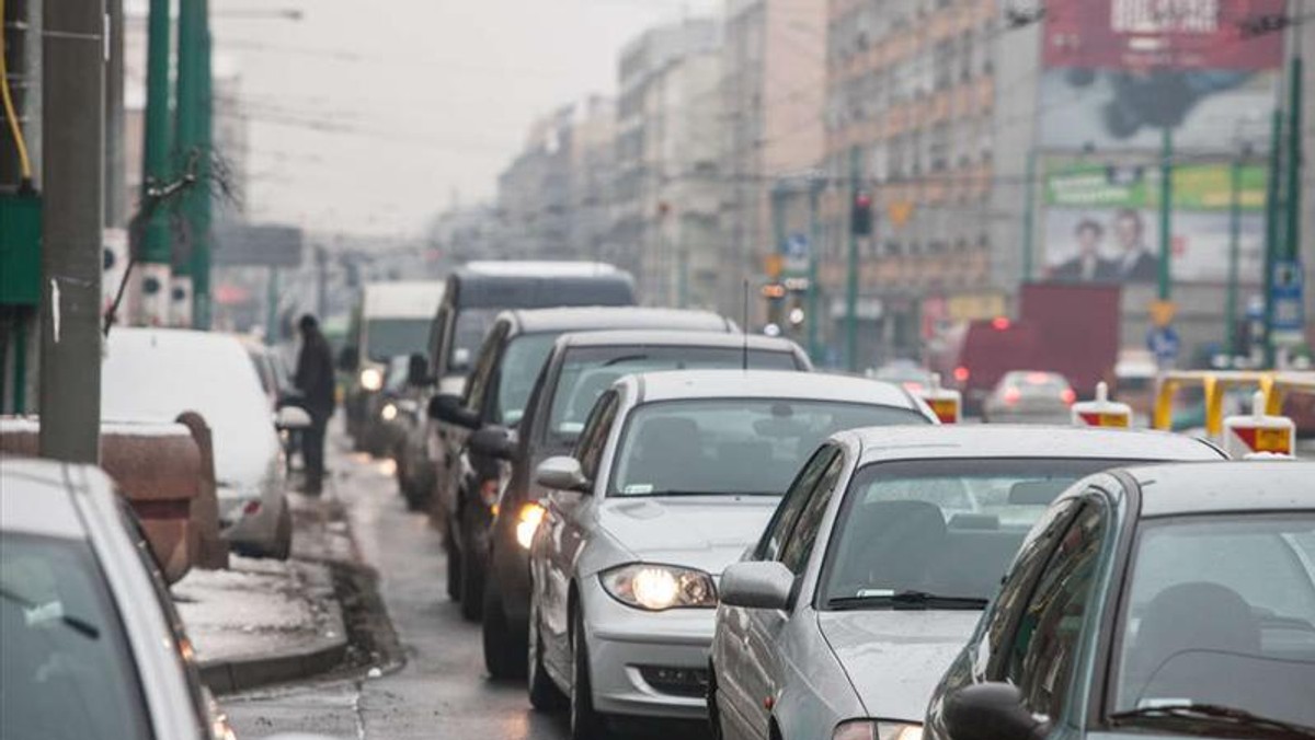 Radni osiedla św. Łazarz chcą zwężenia ulicy Głogowskiej do jednego pasa w obu kierunkach. Do swego szalonego pomysłu próbują przekonać radnych miejskich oraz dyrekcję Zarządu Dróg Miejskich.