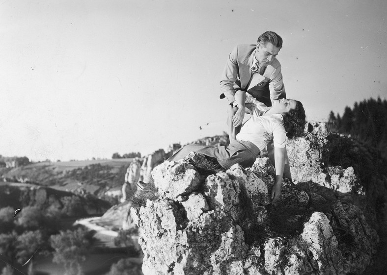 Franciszek Brodniewicz i Jadwiga Smosarska w filmie "Prokurator Alicja Horn".