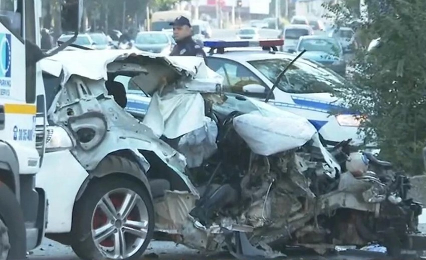 Automobil nakon stravične nesreće