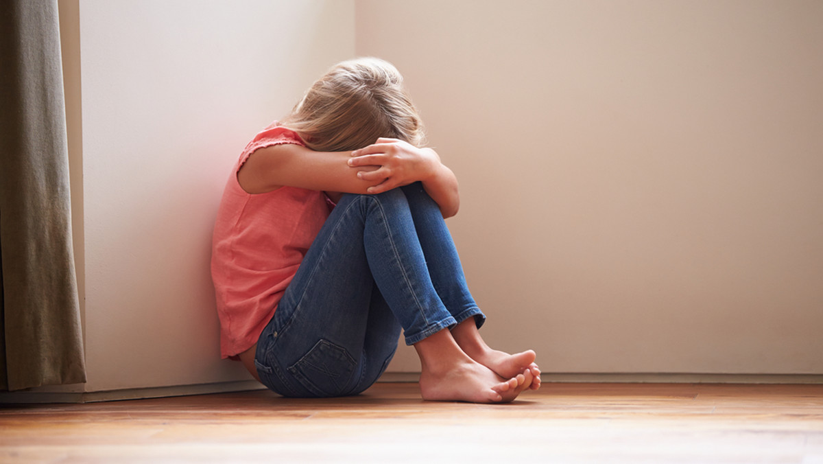 Naukowcy z Yale przeprowadzili badanie, z którego wynika, że dorośli są bardziej skłonni uwierzyć, że coś boli chłopca niż dziewczynkę.