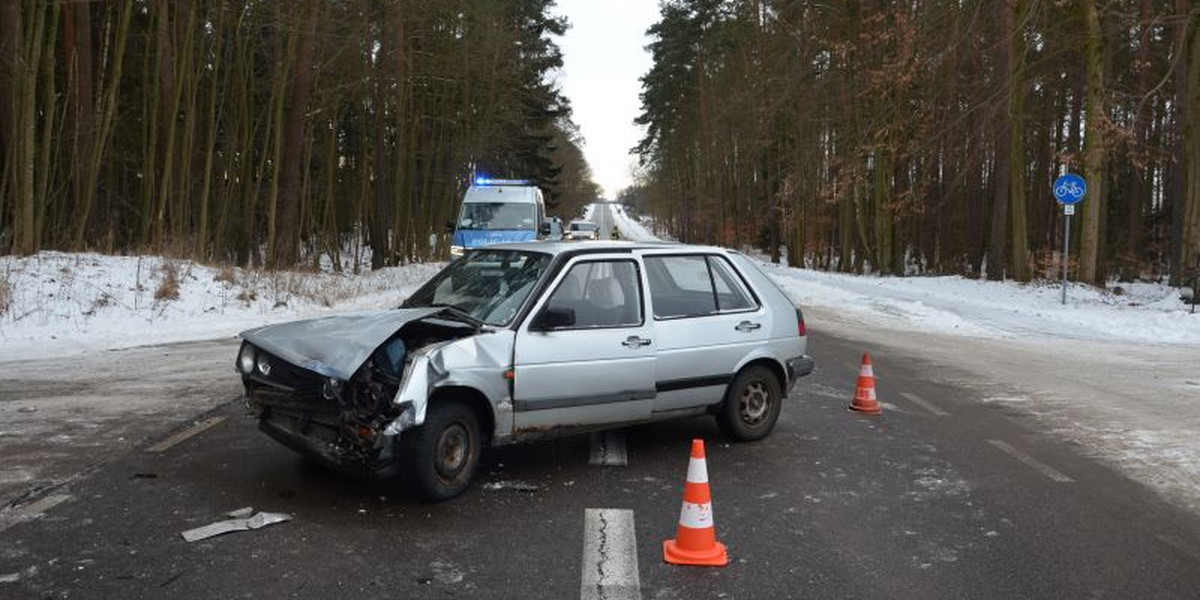 Wypadek drogowy w Zbeninach: 4 osoby w szpitalu.