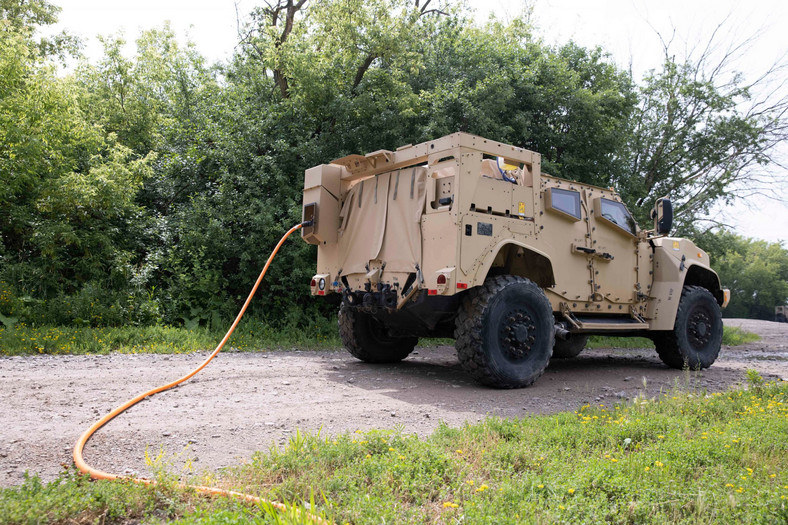 eJLTV - hybrydowy pojazd wojskowy Oshkosh Defence