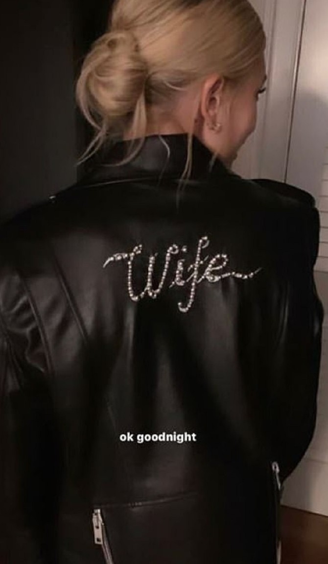 Jakna sa posebnim natpisom