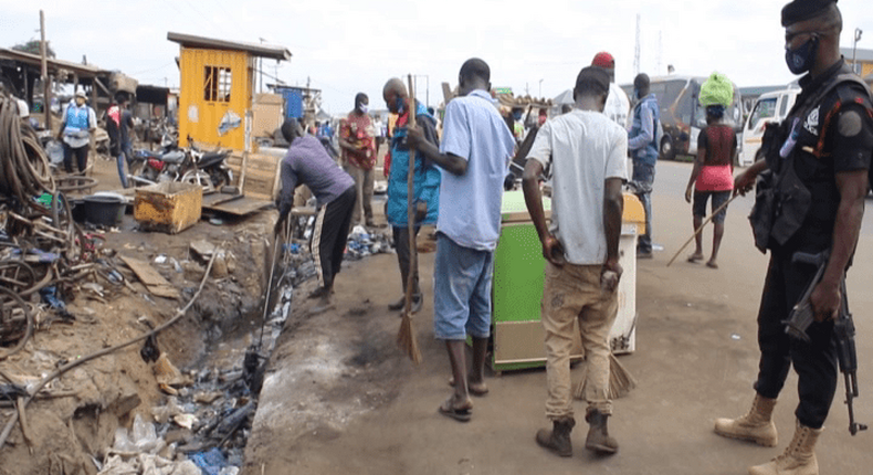 VIDEO: Soldiers order hundreds to sweep streets for not wearing face mask