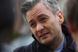 Biedroń na Twitterze: Męczy mnie Smoleńsk, wisi mi krzyż