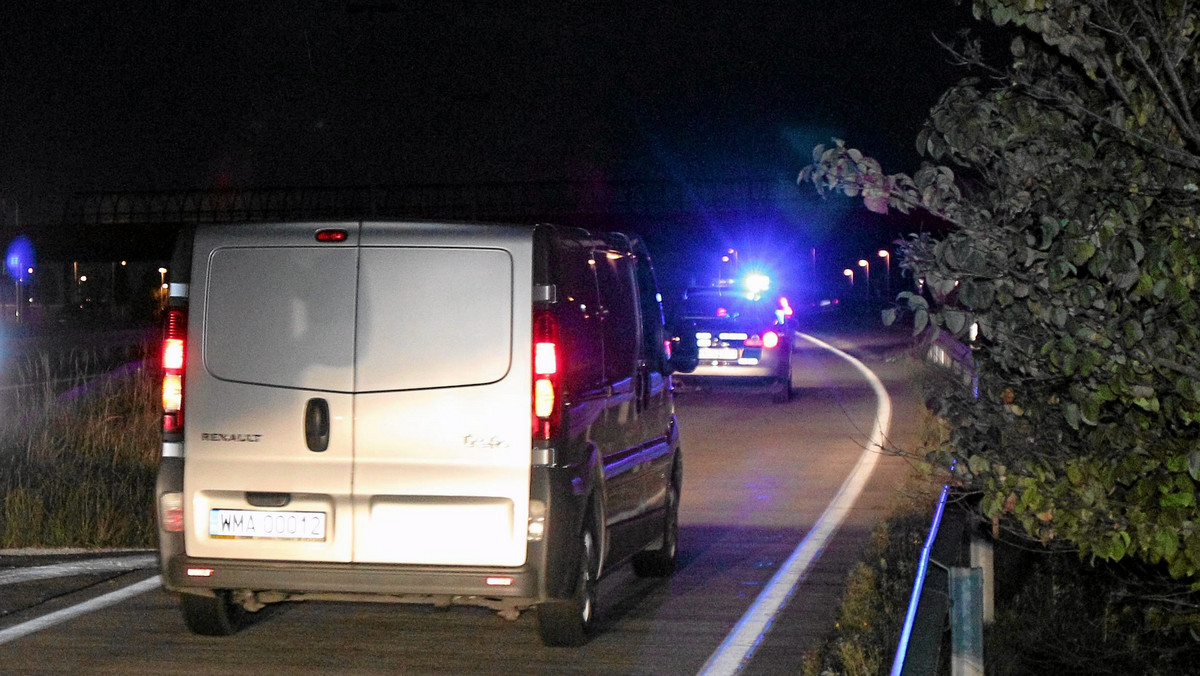Dwie osoby zginęły wieczorem w wypadku na drodze krajowej nr 19, niedaleko Zabłudowa (podlaskie). Trasa Białystok-Lublin będzie w tym miejscu zablokowana nawet przez 3 godziny - informują drogowcy.
