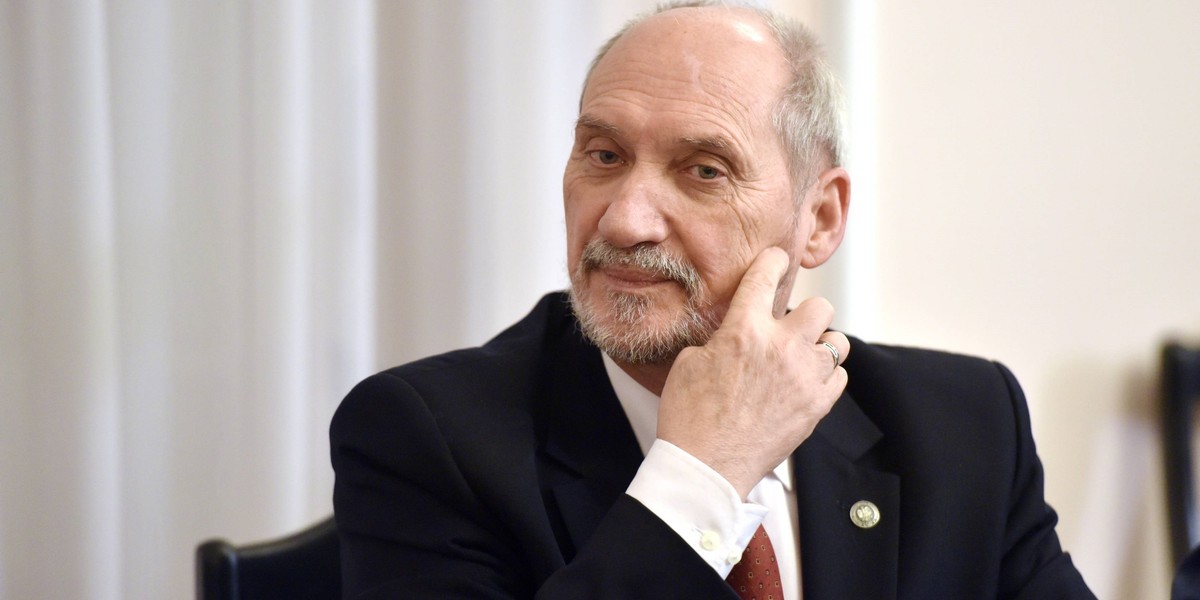 Macierewicz postara się o broń atomową?