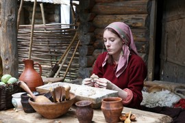 Albanka Majlinda zbog Darka iz sela kod Aleksinca PROMENILA VERU I POSTALA MAJA: Za Uskrs farba 40 jaja, ali jednu stvar NIKAKO NE PRIHVATA - "kod mojih u Tirani nije smelo tako"