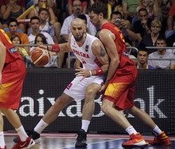 Polscy koszykarze wygrali po dogrywce z Angolą. 18 punktów Gortata