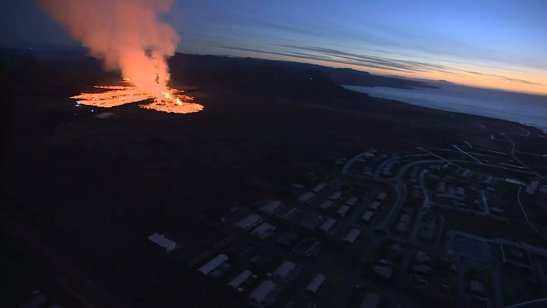 Erupcja wulkanu na Islandii.  Porażający widok.  Ponownie ewakuowano mieszkańców