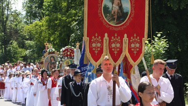 Boże Ciało pod Tatrami. Kolorowa góralska procesja przeszła przez Jurgów [ZDJĘCIA]