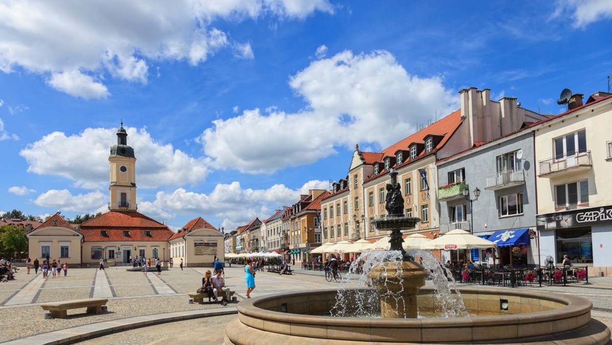 Niepełnosprawni, ich rodzice i opiekunowie, uczniowie szkół integracyjnych, przedszkolaki, uczestnicy warsztatów terapii zajęciowej oraz samorządowcy wzięli udział w Marszu Godności Osób Niepełnosprawnych, który przeszedł przez centrum Białegostoku.